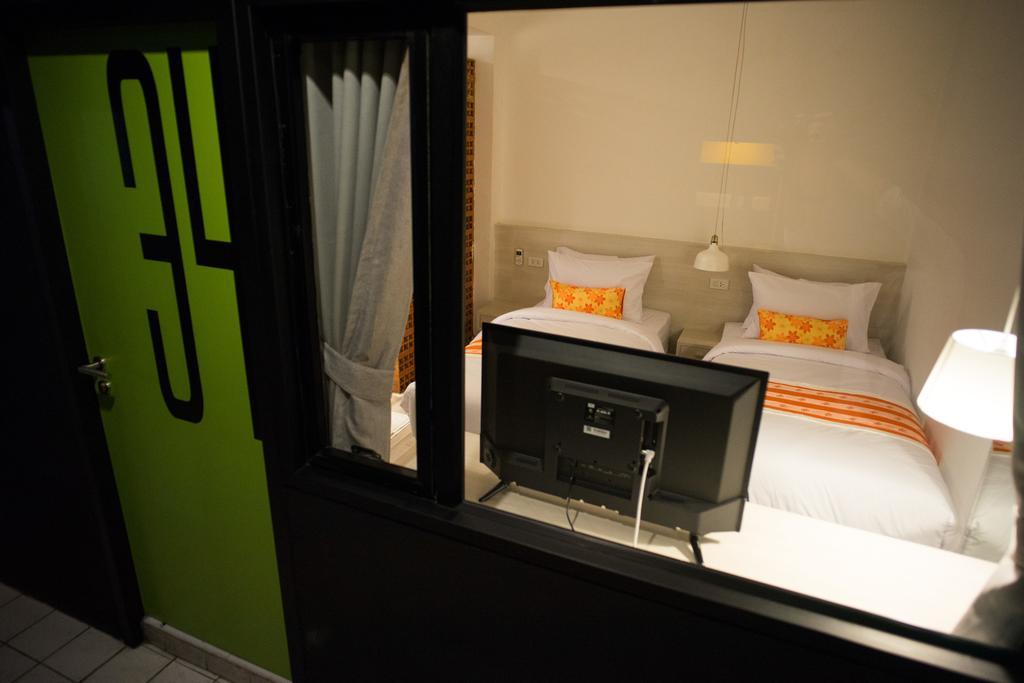 202 House Hotel Chiang Mai Bagian luar foto