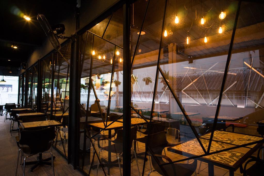 202 House Hotel Chiang Mai Bagian luar foto
