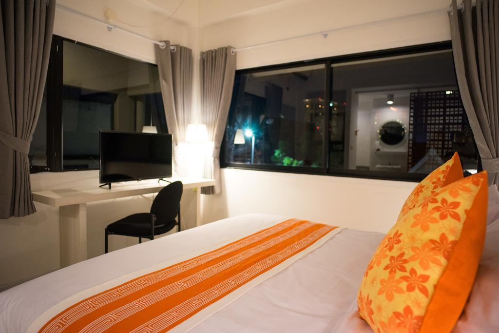 202 House Hotel Chiang Mai Bagian luar foto
