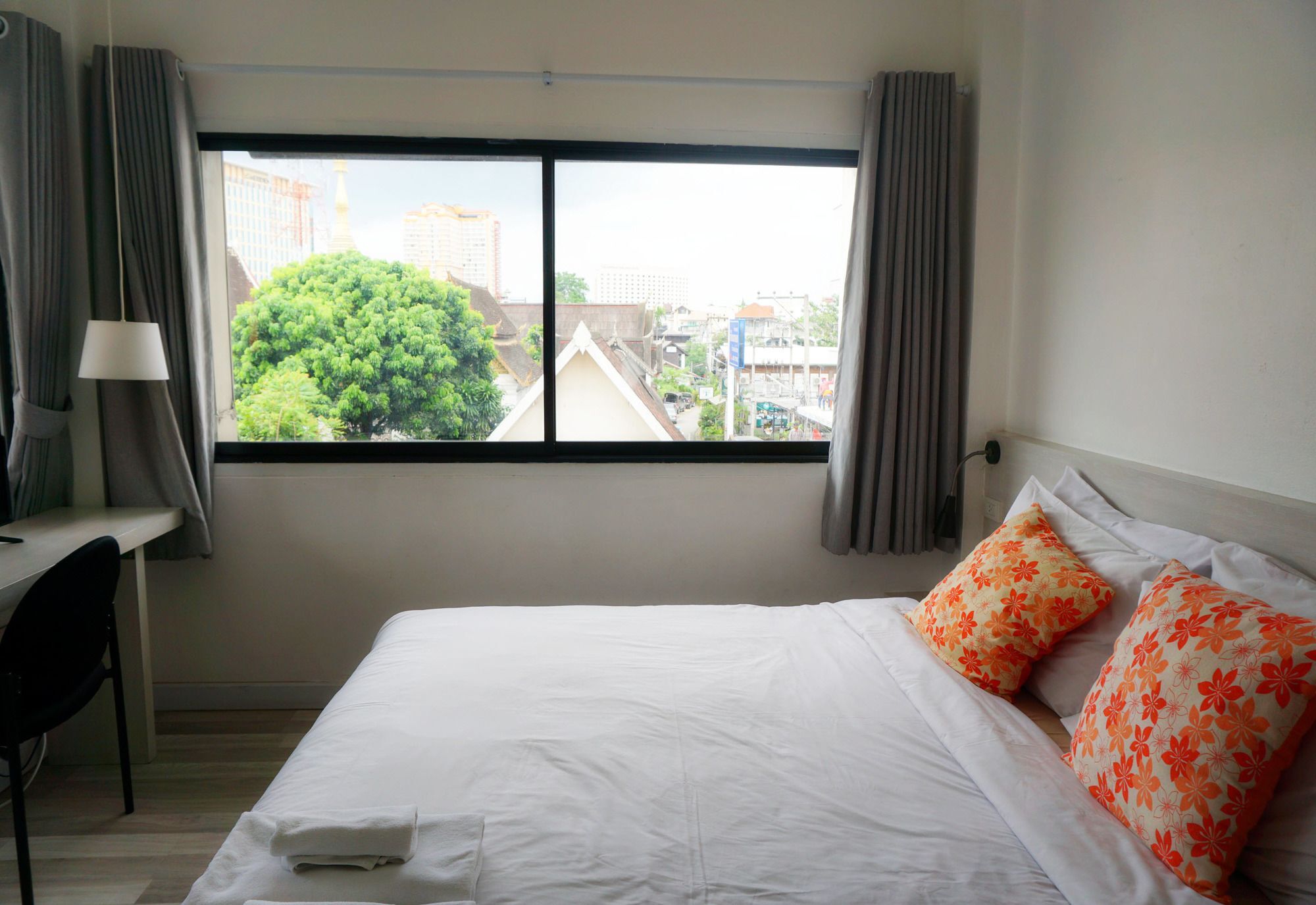 202 House Hotel Chiang Mai Bagian luar foto